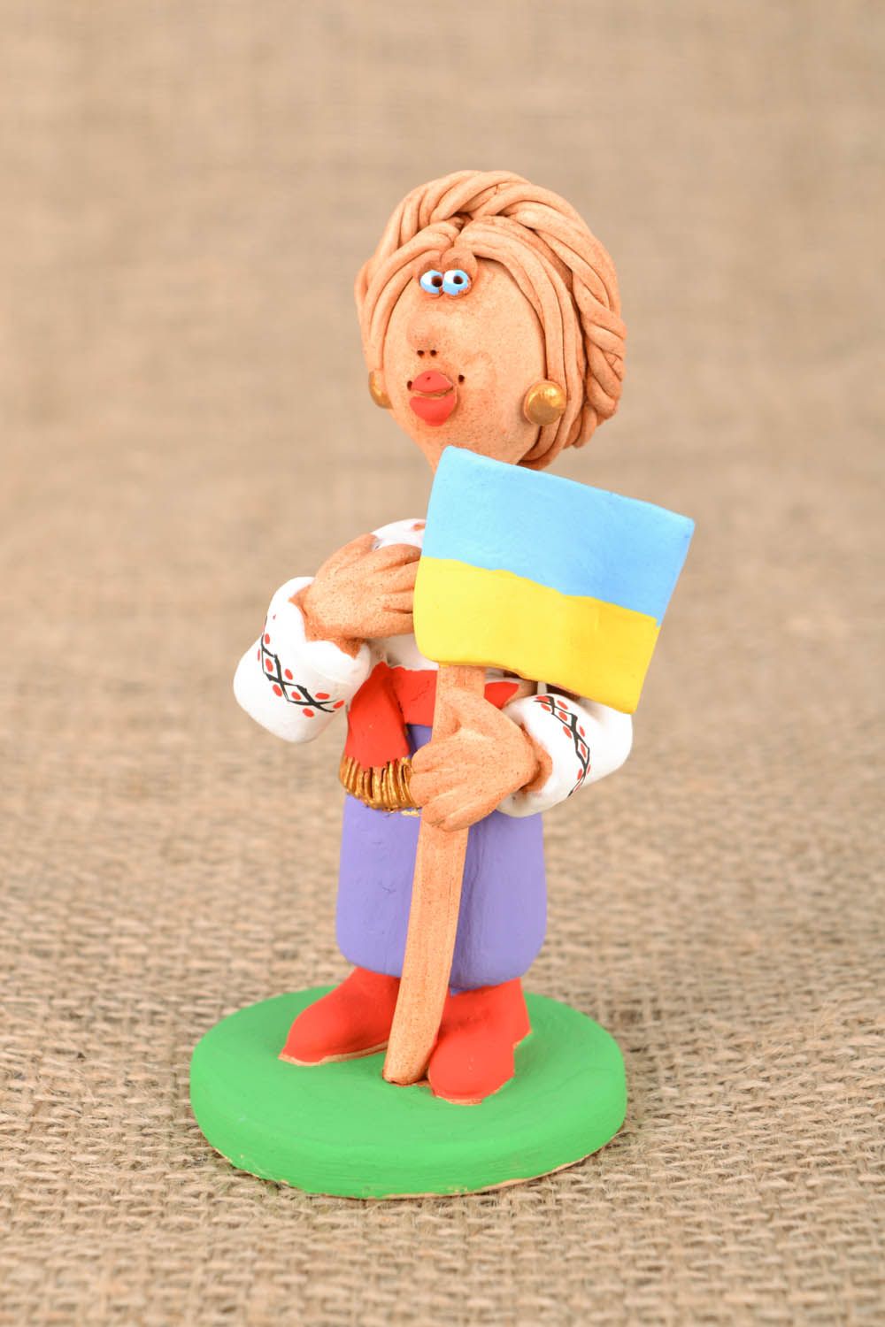Figurine Cossack woman with a flag photo 1