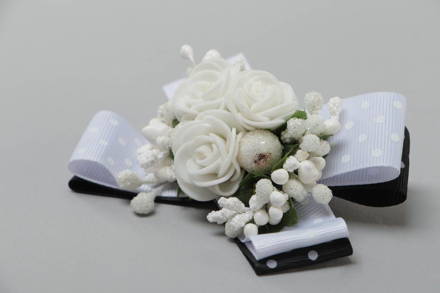 Handmade hair band with black and white rep ribbon bow with flowers and berries photo 3