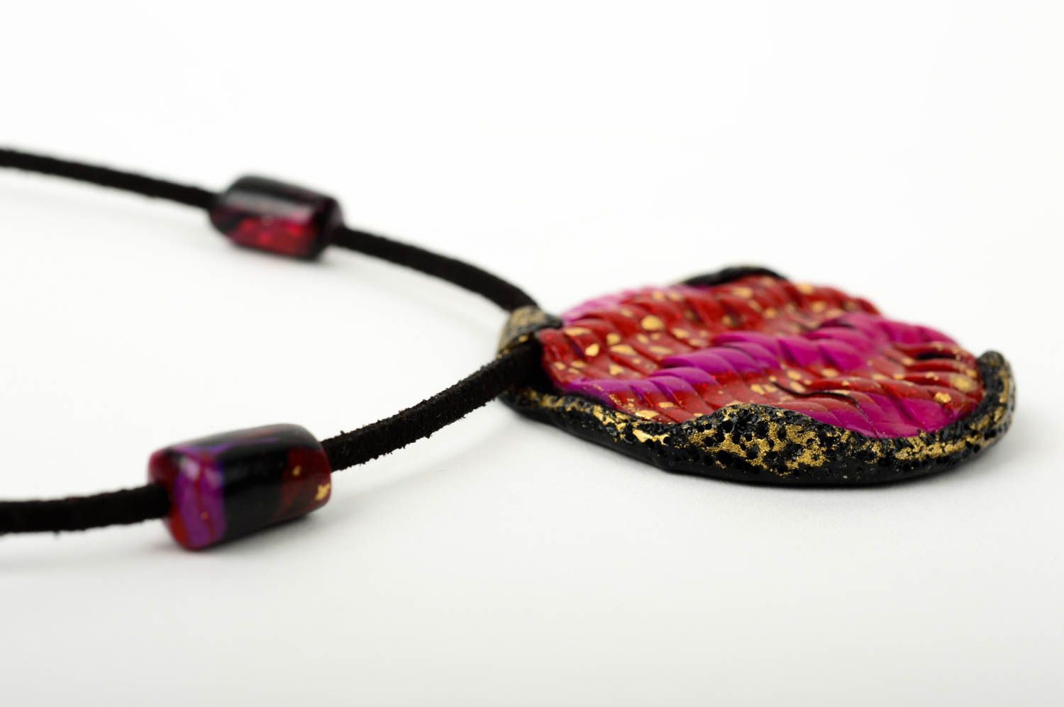 Collier pendentif rond rose Bijou fait main en pâte polymère Cadeau original photo 3