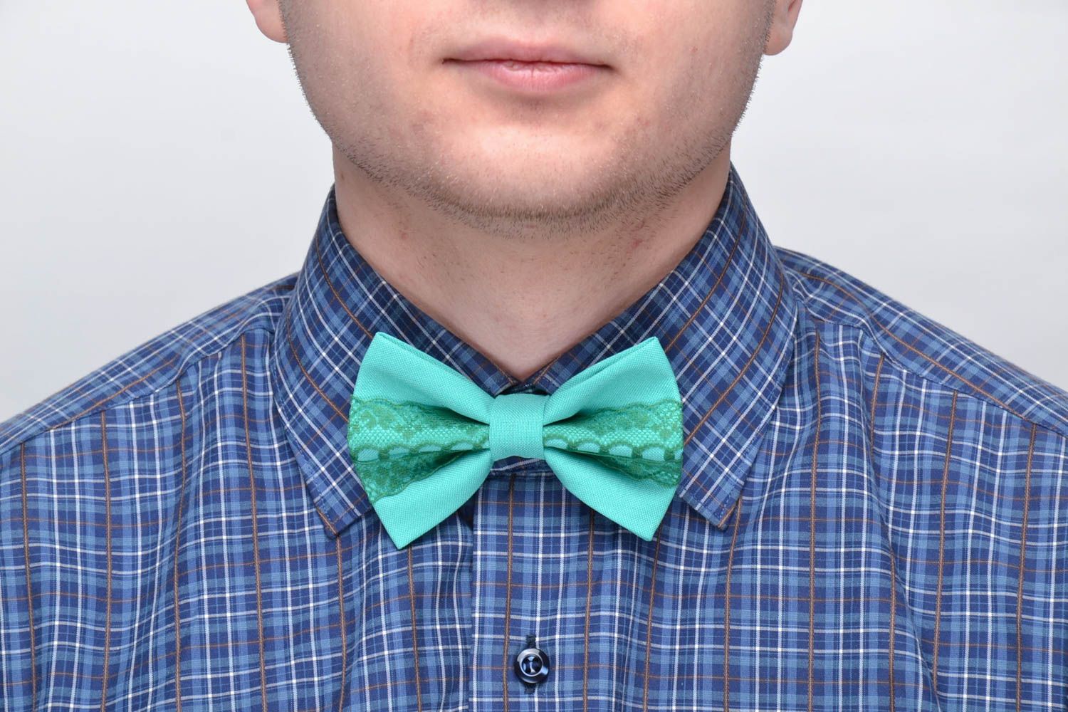 Текстильный галстук-бабочка с кружевом бируюзовый фото 2