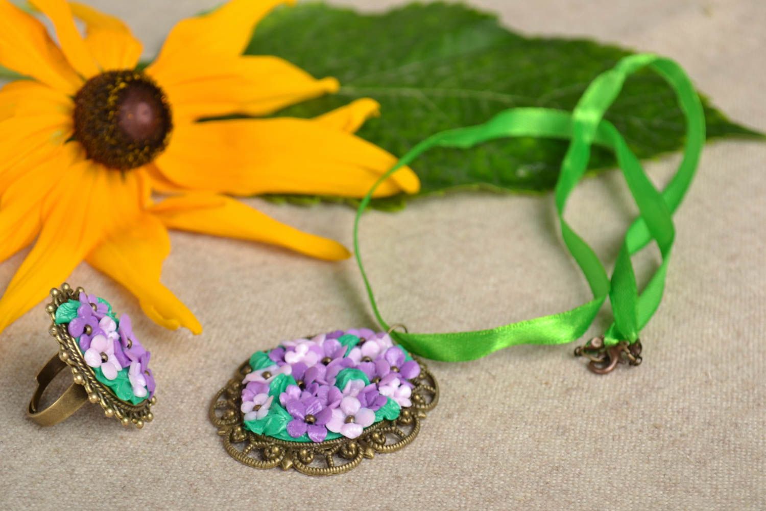 Parure bijoux fait main Bague fleurs Pendentif femme pâte polymère métal design photo 1