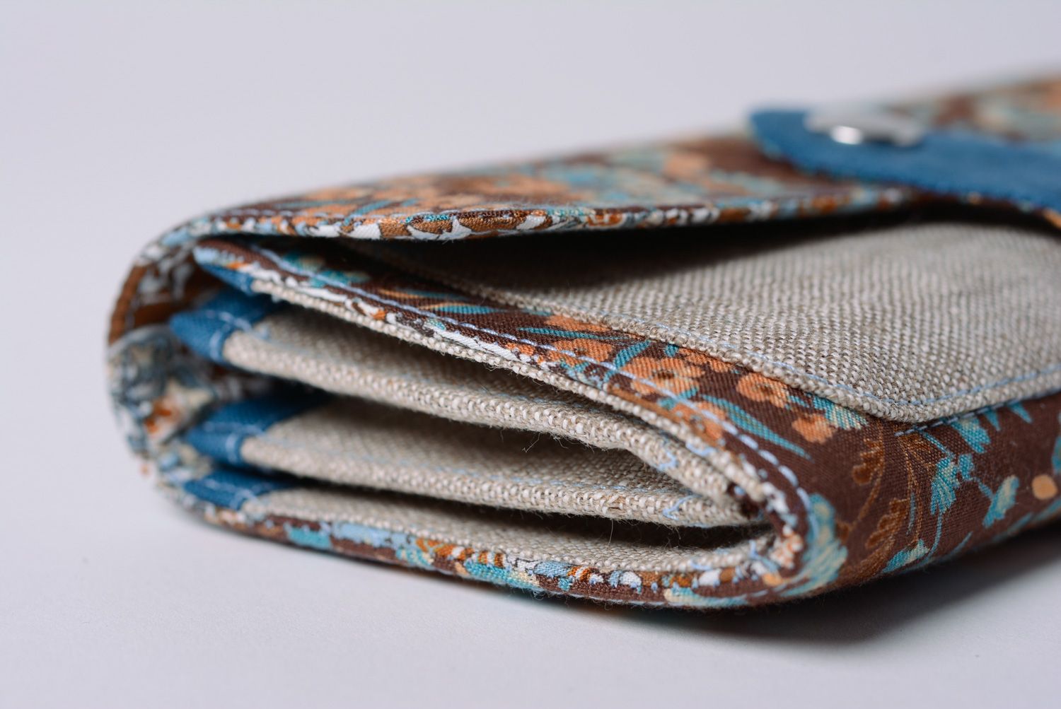 Billetera femenina hecha a mano de algodón y lino marrón azul  foto 3