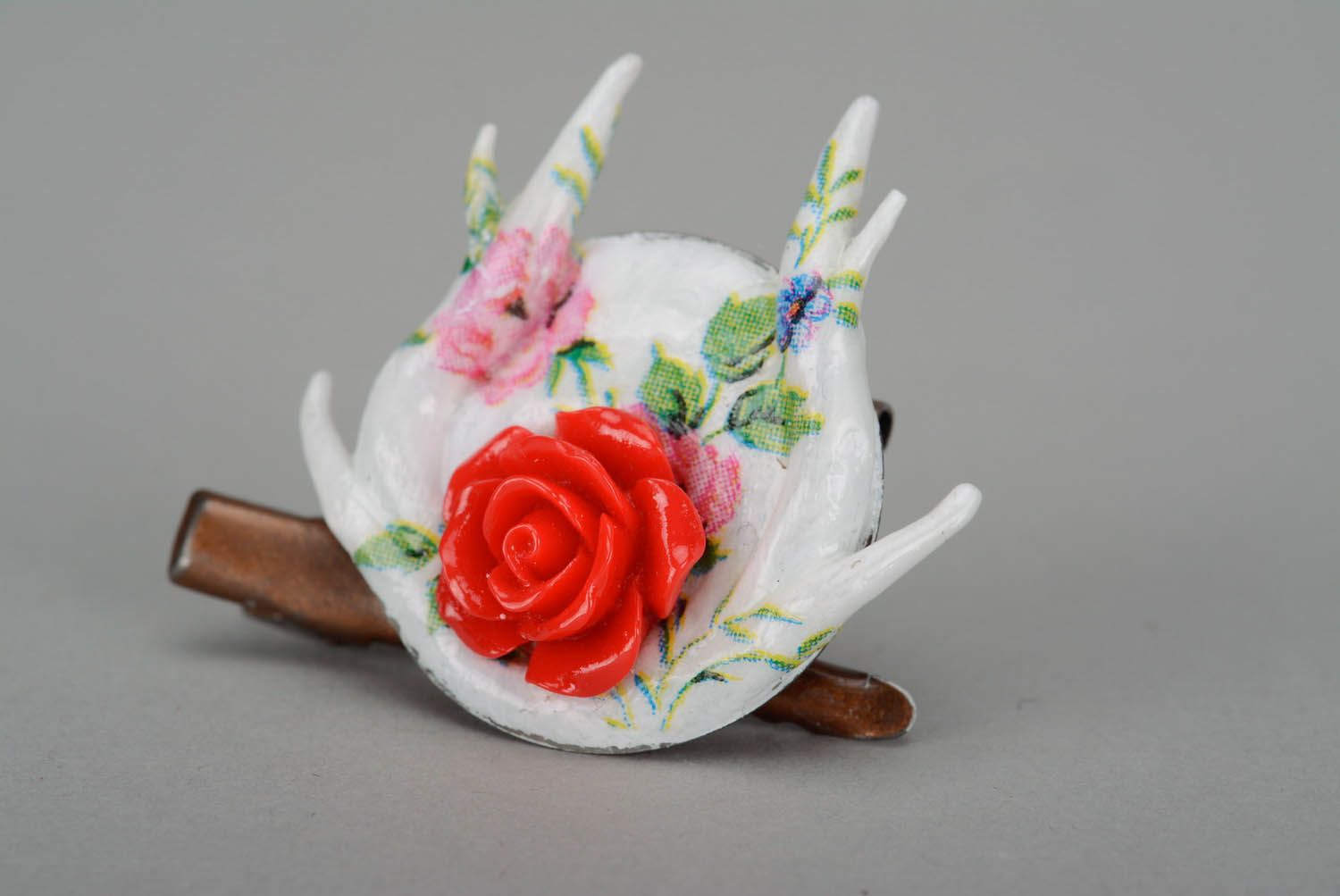 Broche ronde faite main Pince à cheveux blanche avec rose Accessoire femme photo 1