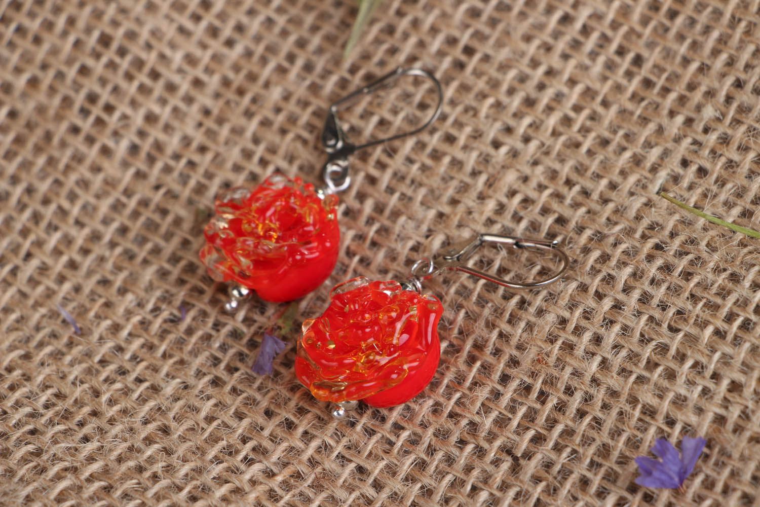 Glass pendant earrings in the form of roses photo 3