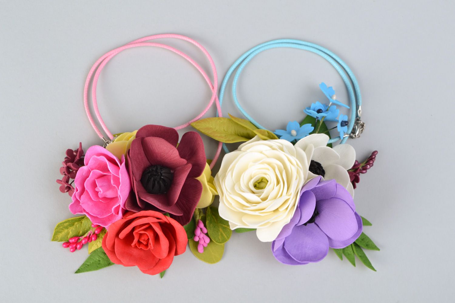 Conjunto de collares artesanales con flores de foam set de dos collares foto 5