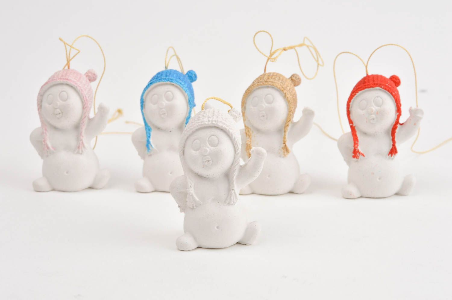 Figura hecha a mano de yeso blanca figuras de niño decoración de interior  foto 1