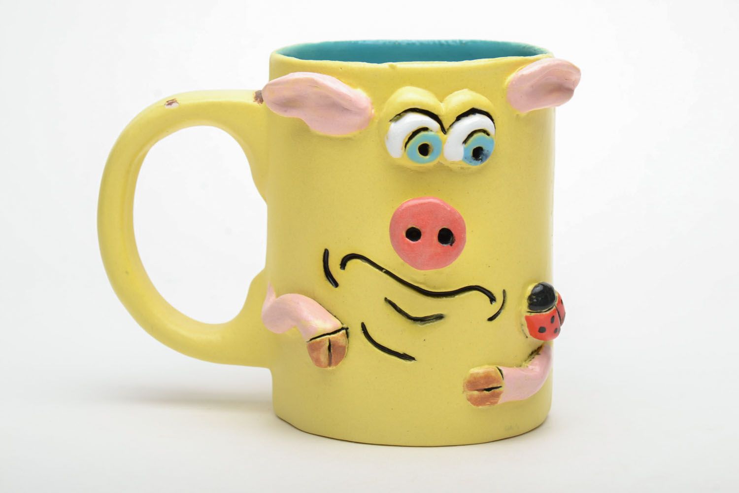 Yellow ceramic glazed kids' drinking cup with handle and piggy pattern photo 2