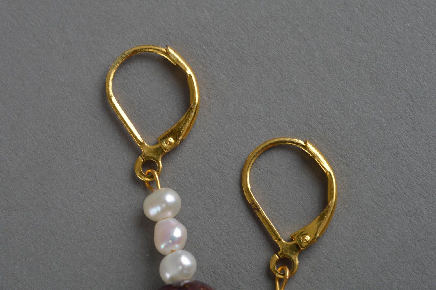 Boucles d'oreilles pendantes en grenat et perles d'eau douce faites main photo 3
