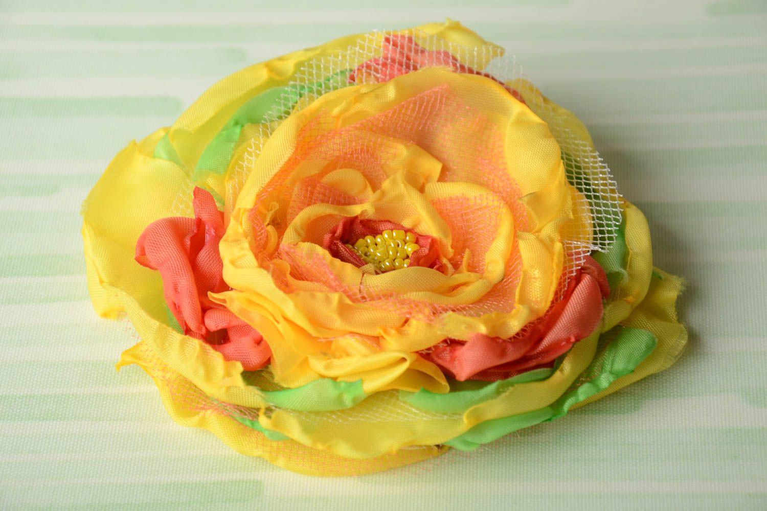 Broche fleur Bijou fantaisie fait main Accessoire femme jaune stylé en rubans photo 5