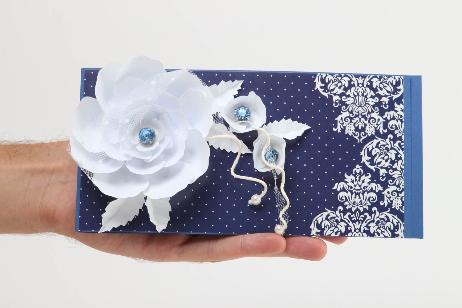 Handmade Karte mit Blumen ausgefallenes Geschenk schöne Grusskarte dunkelblau foto 5