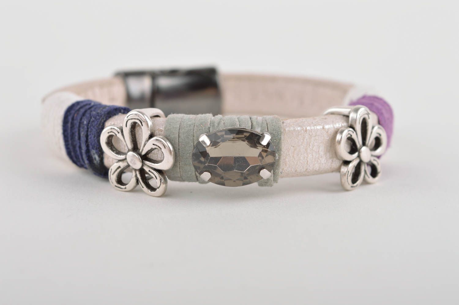 Handmade Designer Schmuck Accessoire für Frauen Leder Armband mit Blumen  foto 3
