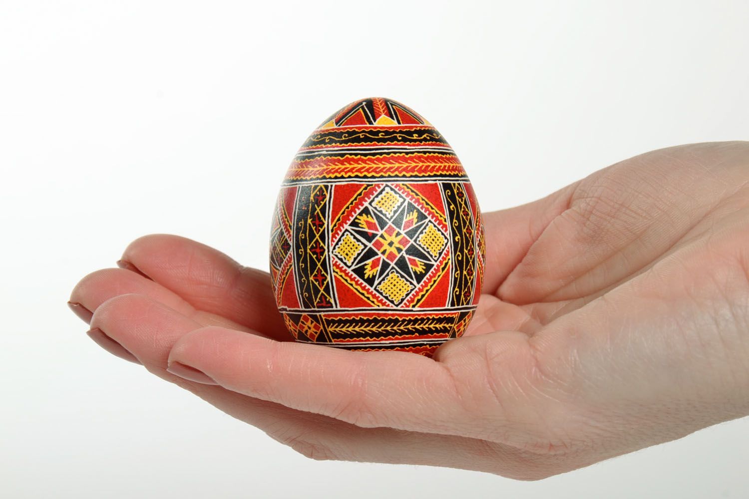 Huevo de Pascua pintado con cera foto 2