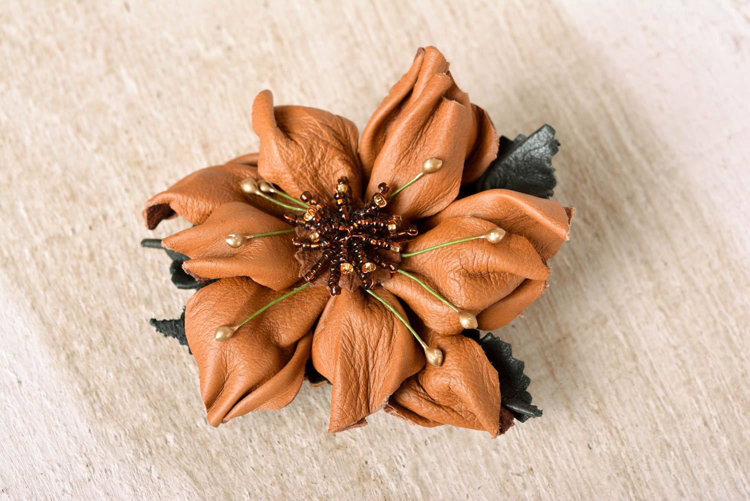 Handmade Blumen Brosche effektvoller Leder Schmuck schönes Designer Accessoire foto 1