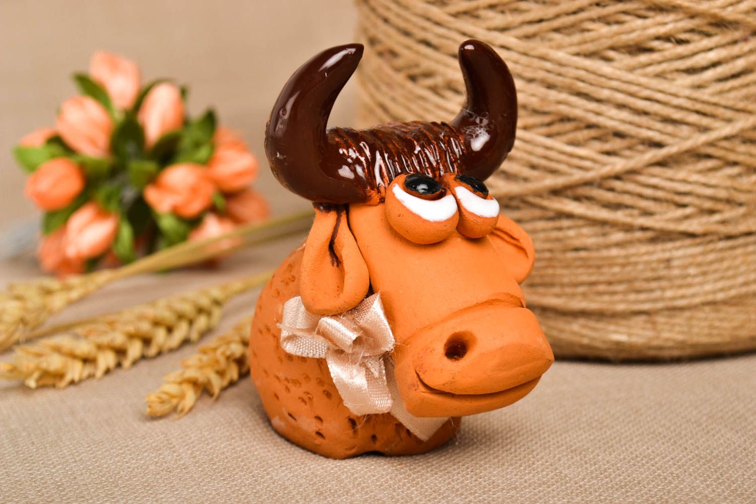 Handmade Deko Keramik Tier Geschenk Idee kleine Dekofigur Kuh aus Ton  foto 1