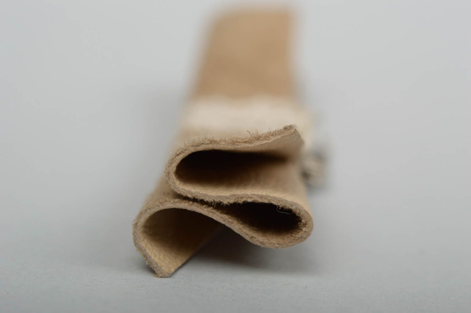 Schöne Brosche handmade modischer Schmuck beige Schmuck aus Naturmaterialien  foto 4