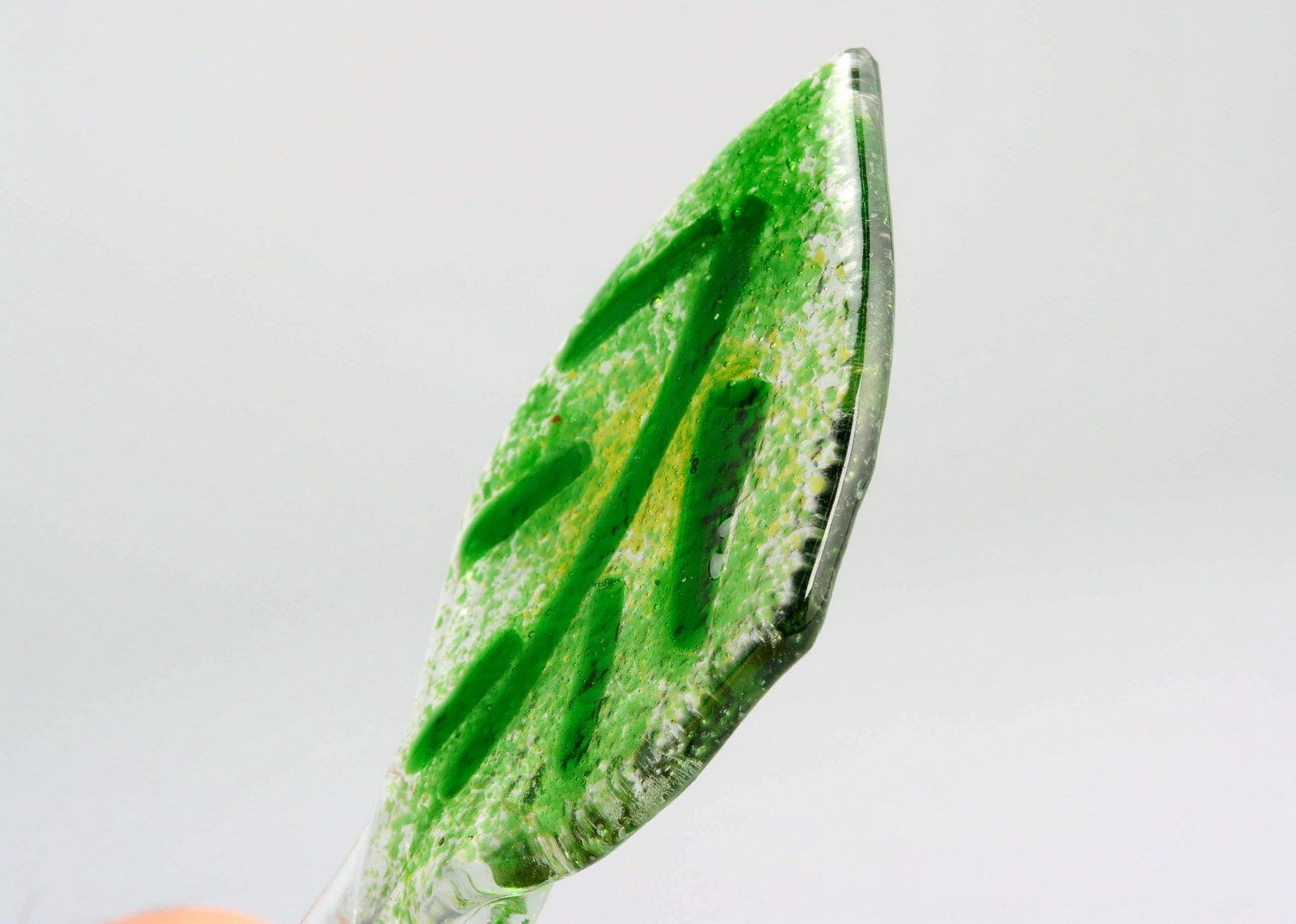 Un colgante interior hecho de cristal Una Hoja Verde foto 2