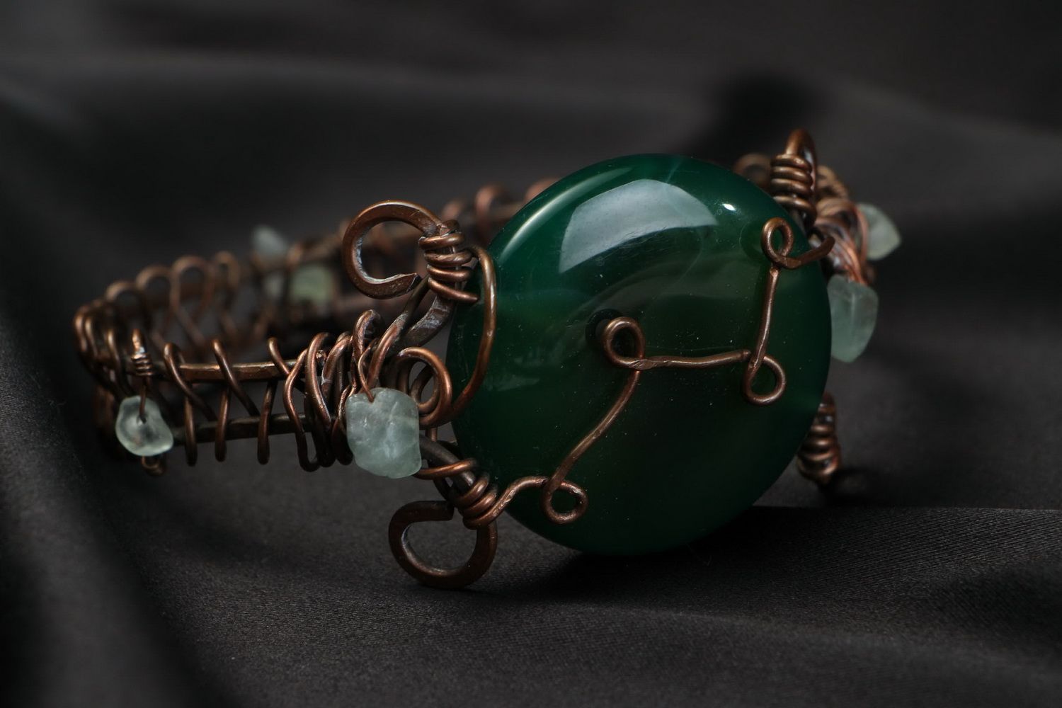 Copper bracelet with jade and amethyst photo 2