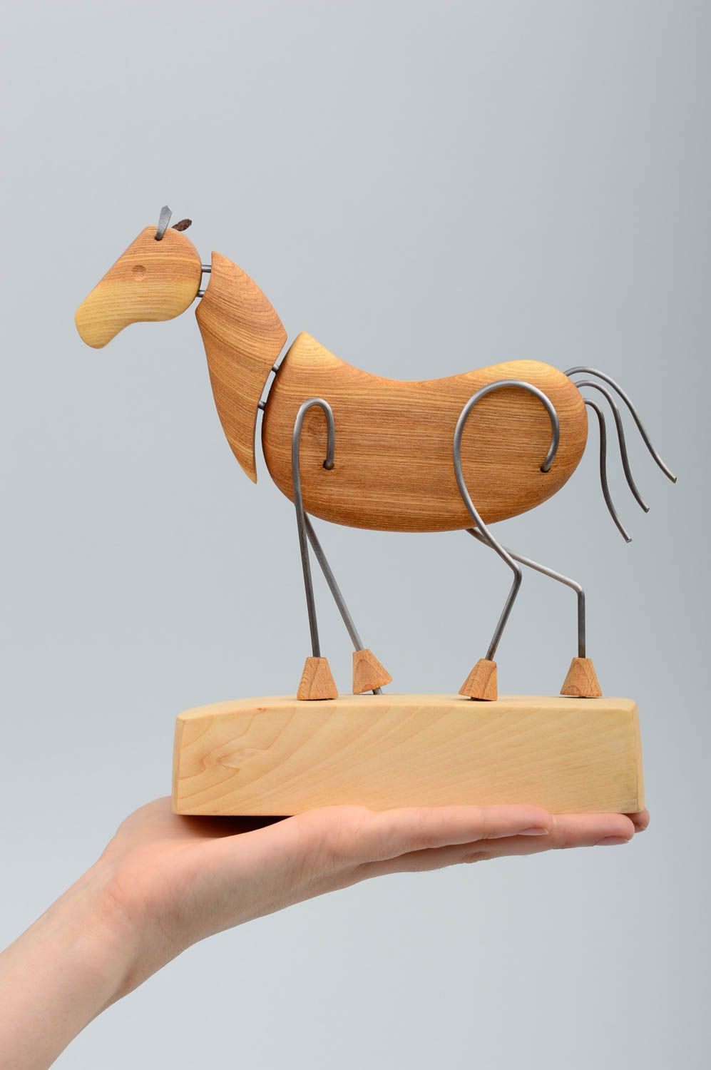 Figurine cheval fait main Statuette déco Cadeau original souvenir en bois photo 5