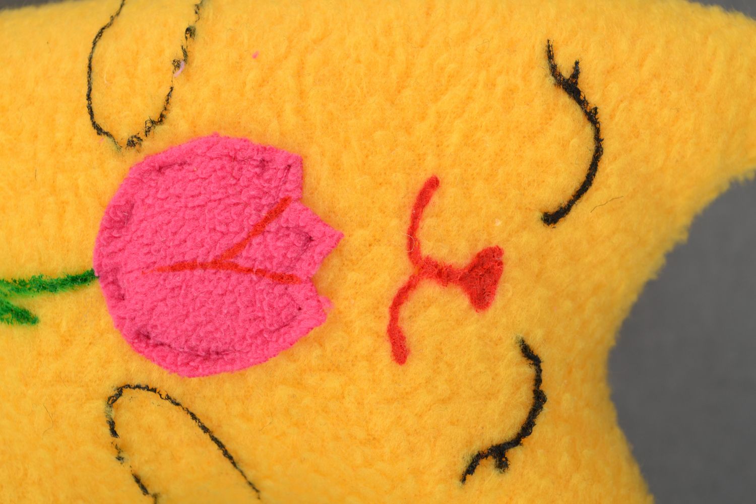Мягкая игрушка ручной работы Кот с тюльпаном фото 3