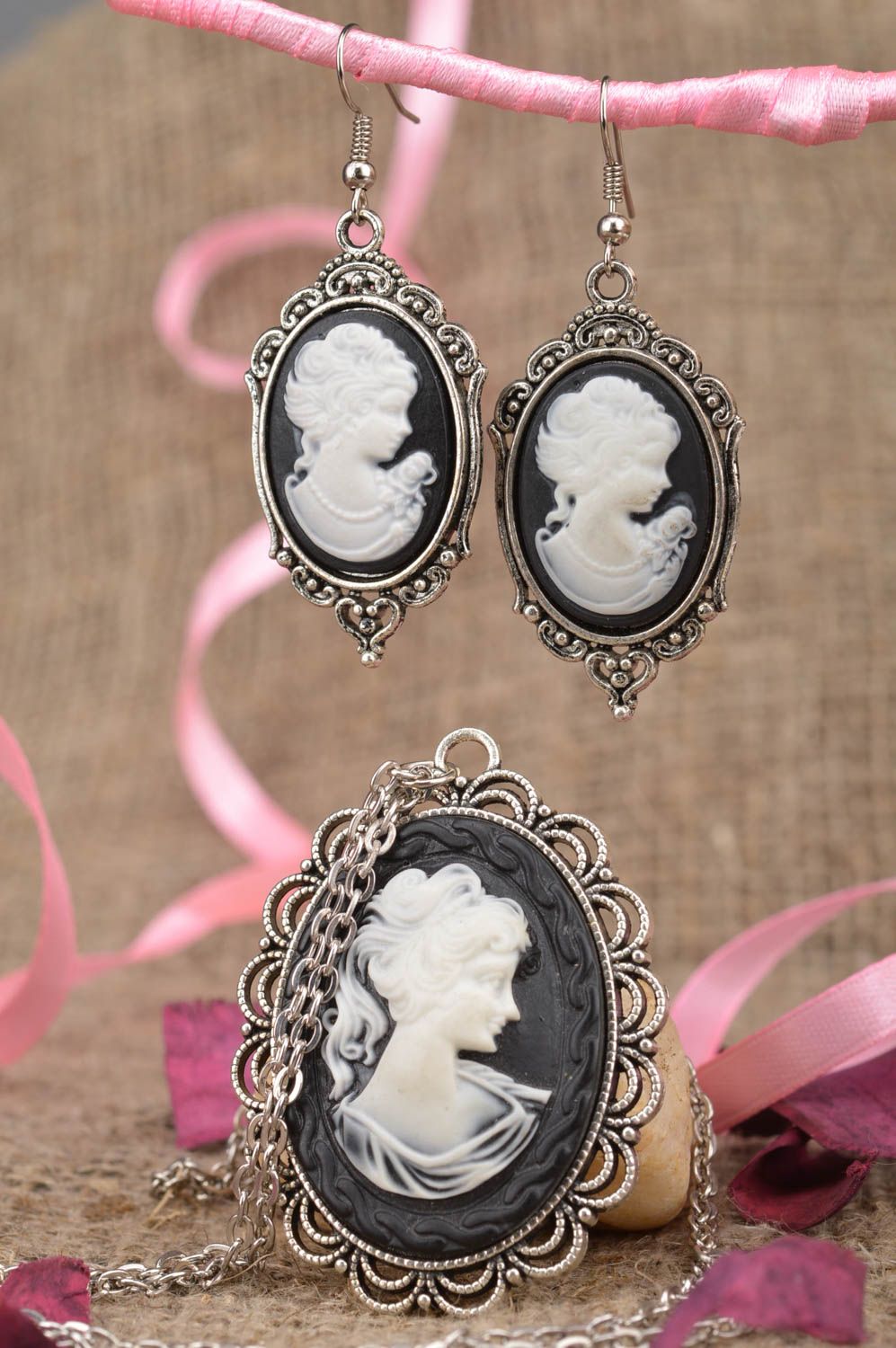 Handmade set of jewelry 2 accessories earrings and pendant with cameos photo 5