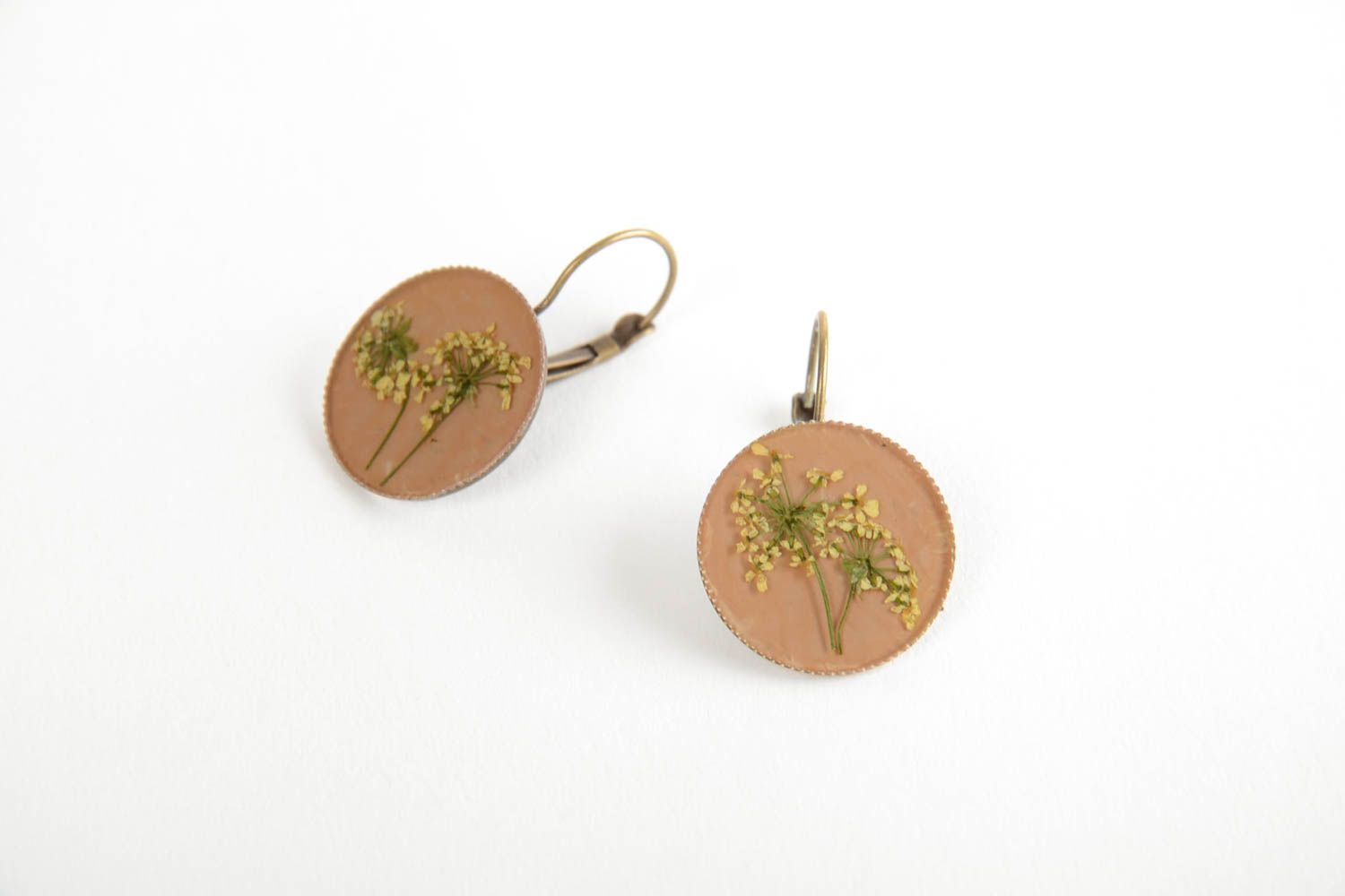 Beautiful pink handmade round earrings with real plants coated with epoxy photo 3