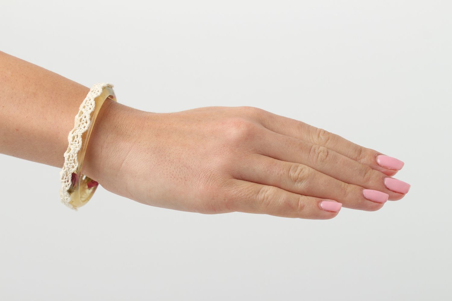 Bracelet mode Bijou fait main jaune en résine époxyde avec dentelle Cadeau femme photo 1
