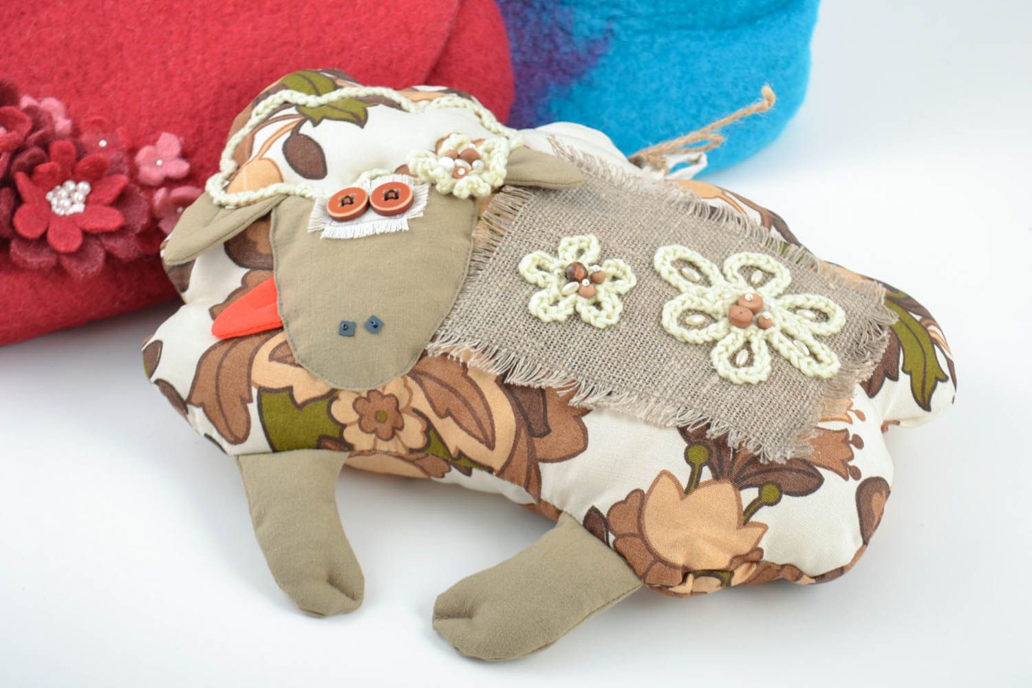 Мягкая игрушка ручной работы барашек настенное панно с петелькой декор детской фото 1