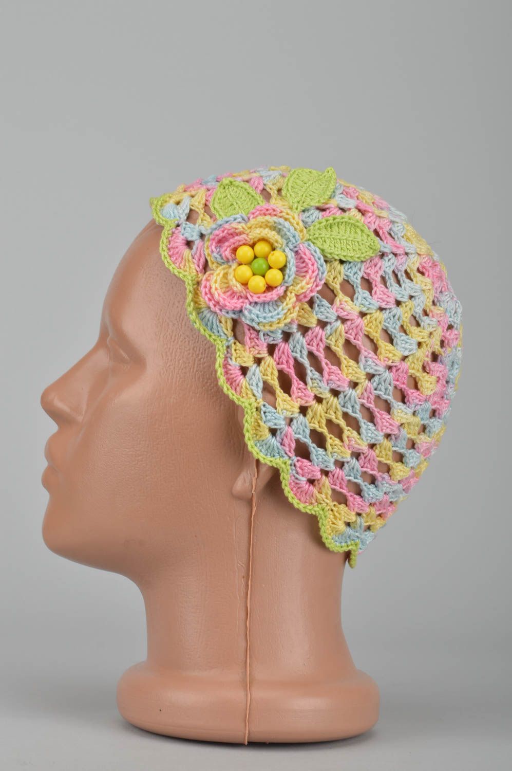 Bonnet tricot fait main Bonnet au crochet multicolore avec fleur Vêtement enfant photo 3