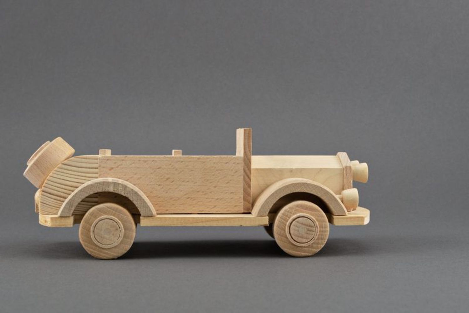 Automobile-jouet en bois photo 3