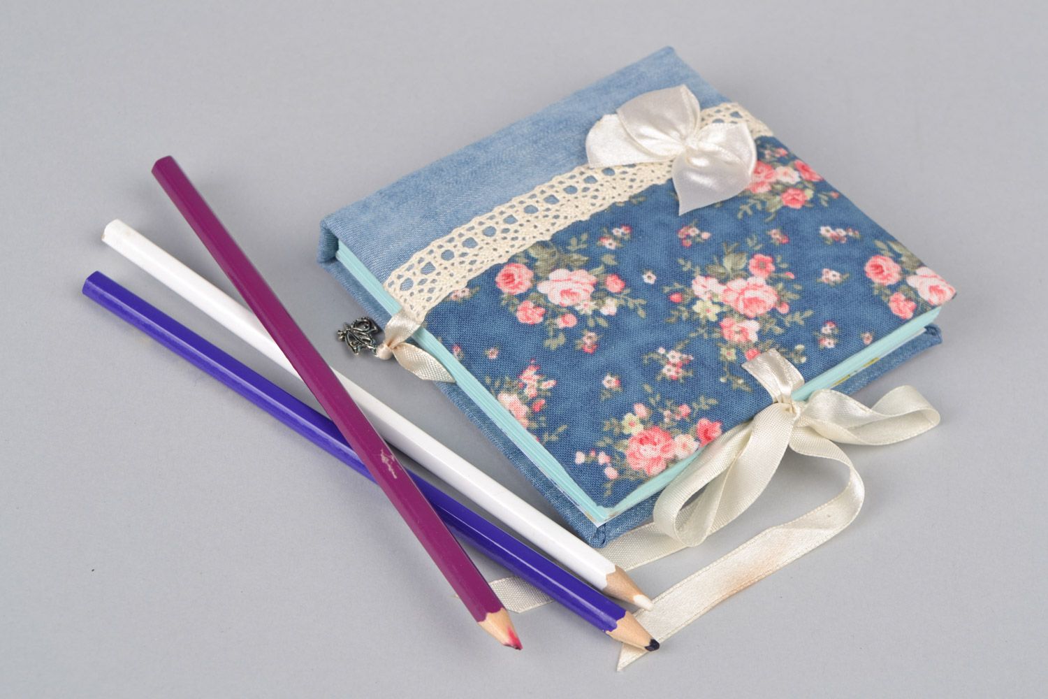 Schönes handgemachtes Notizbuch mit Spitze und Decke aus Stoff Rosen 86 Seiten foto 1
