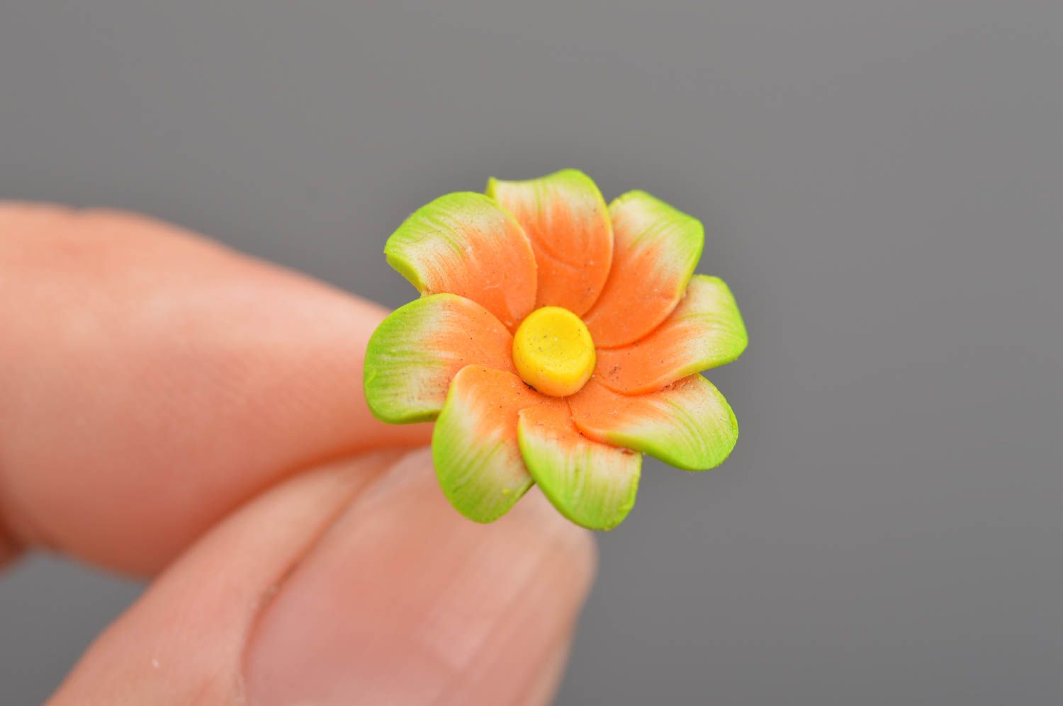 Blumen Ohrstecker aus Polymer Ton in Grün und Orange handmade Designer Schmuck foto 2
