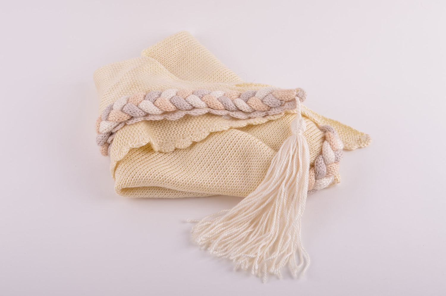 Вязаная шаль ручной работы женская накидка большой бежевый шарф вязаная вещь фото 3