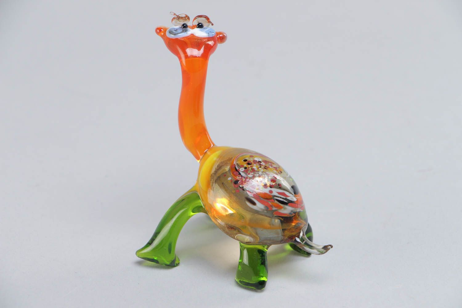 Фигурка из стекла ручной работы в виде разноцветной черепахи  в технике лэмпворк фото 4