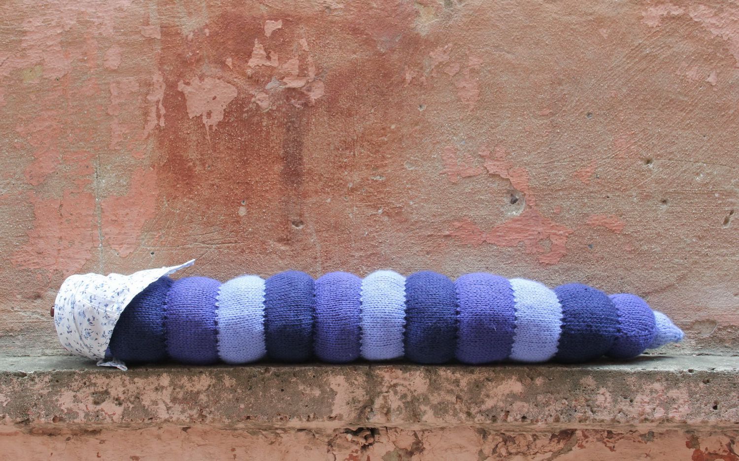 Giocattolo a maglia fatto a mano pupazzo morbido a forma di bruco da bambini foto 5