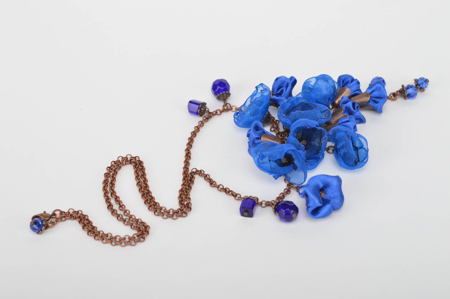 Collier fantaisie Bijou fait main fleurs bleues tissu chaîne Accessoire femme photo 5