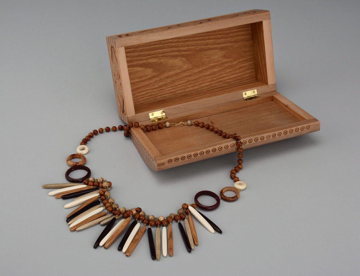 Wooden necklace with clasp photo 3