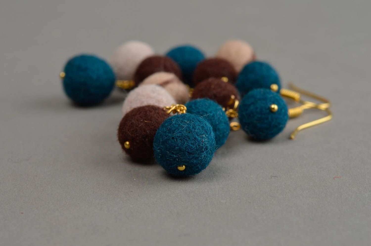 Orecchini di lana fatti a mano orecchini originali rotondi accessori donna
 foto 4
