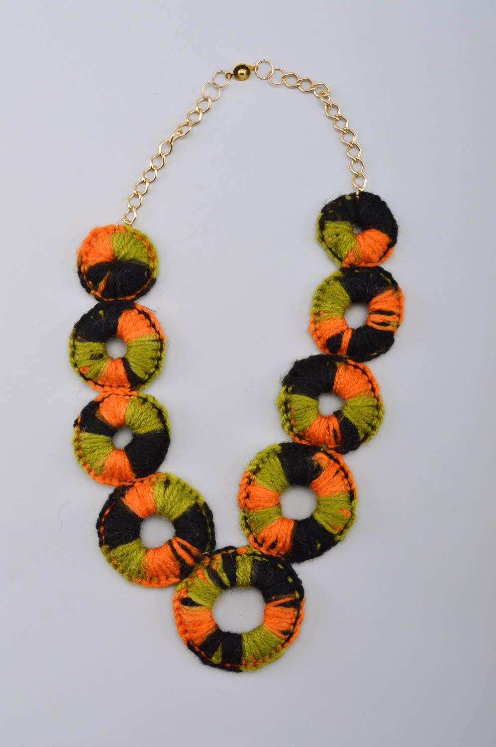 Collier textile Bijou fait main noir-vert-orange en fils Cadeau pour femme photo 5