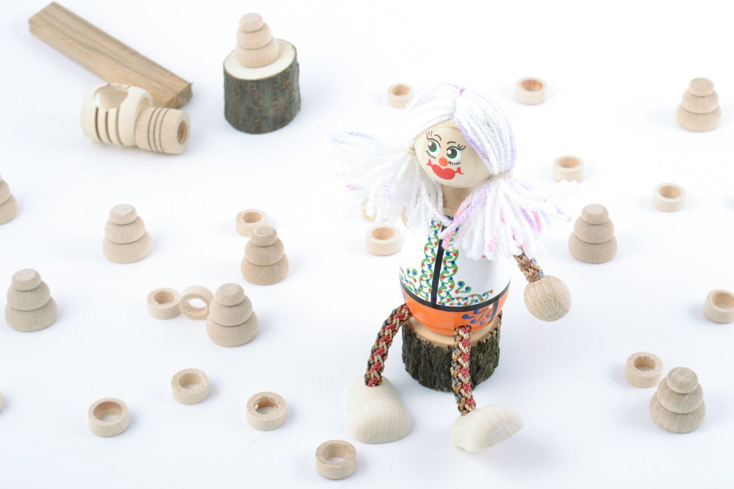Schönes bemaltes handgemachtes Öko Spielzeug aus Holz Geschenk für Mädchen  foto 1