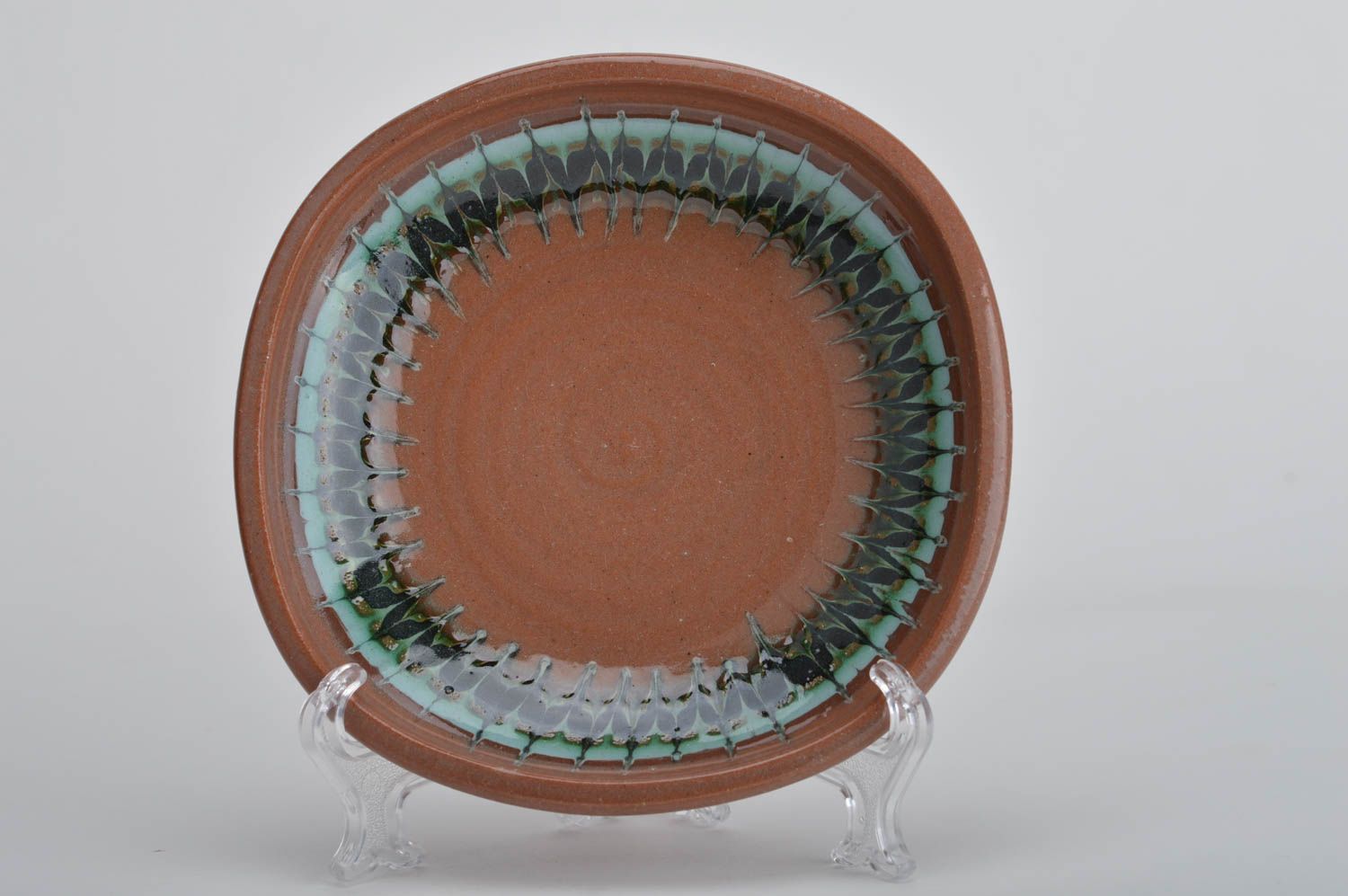 Dekorativer Teller für Interieur mit Glasur Bemalung handmade aus Ton schön foto 1
