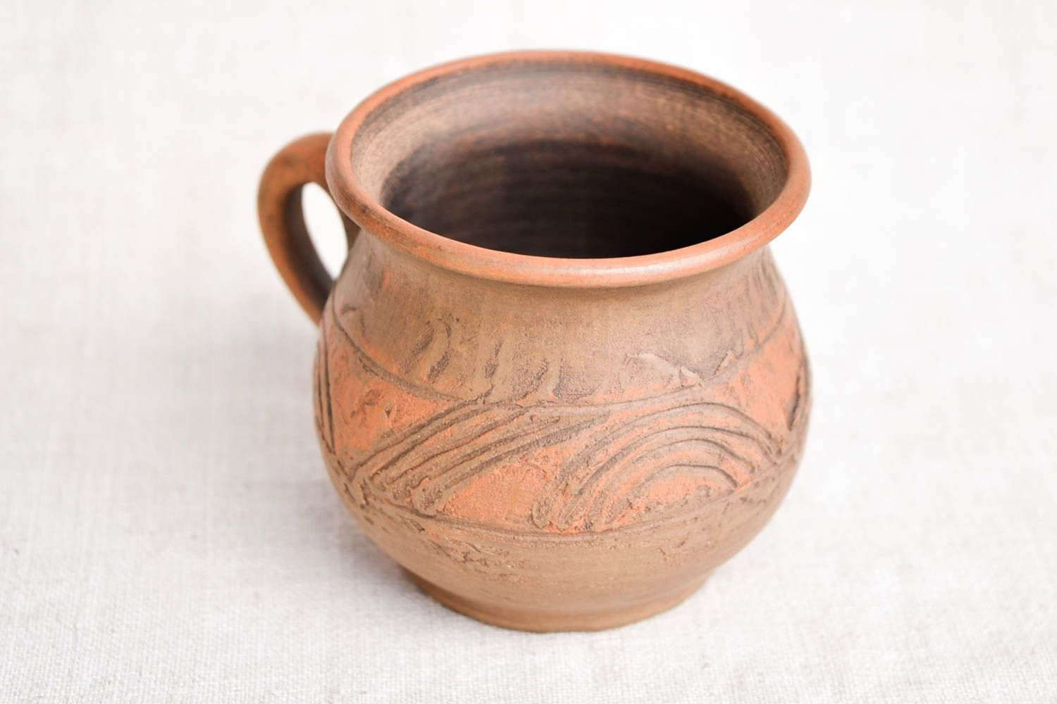 Tasse en argile faite main Mug marron peint à motifs Vaisselle originale photo 3