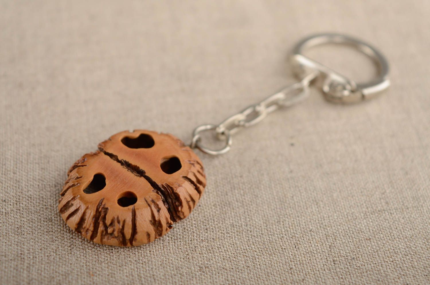 Porte-clés en noix fait main original marron avec fourniture métallique photo 4