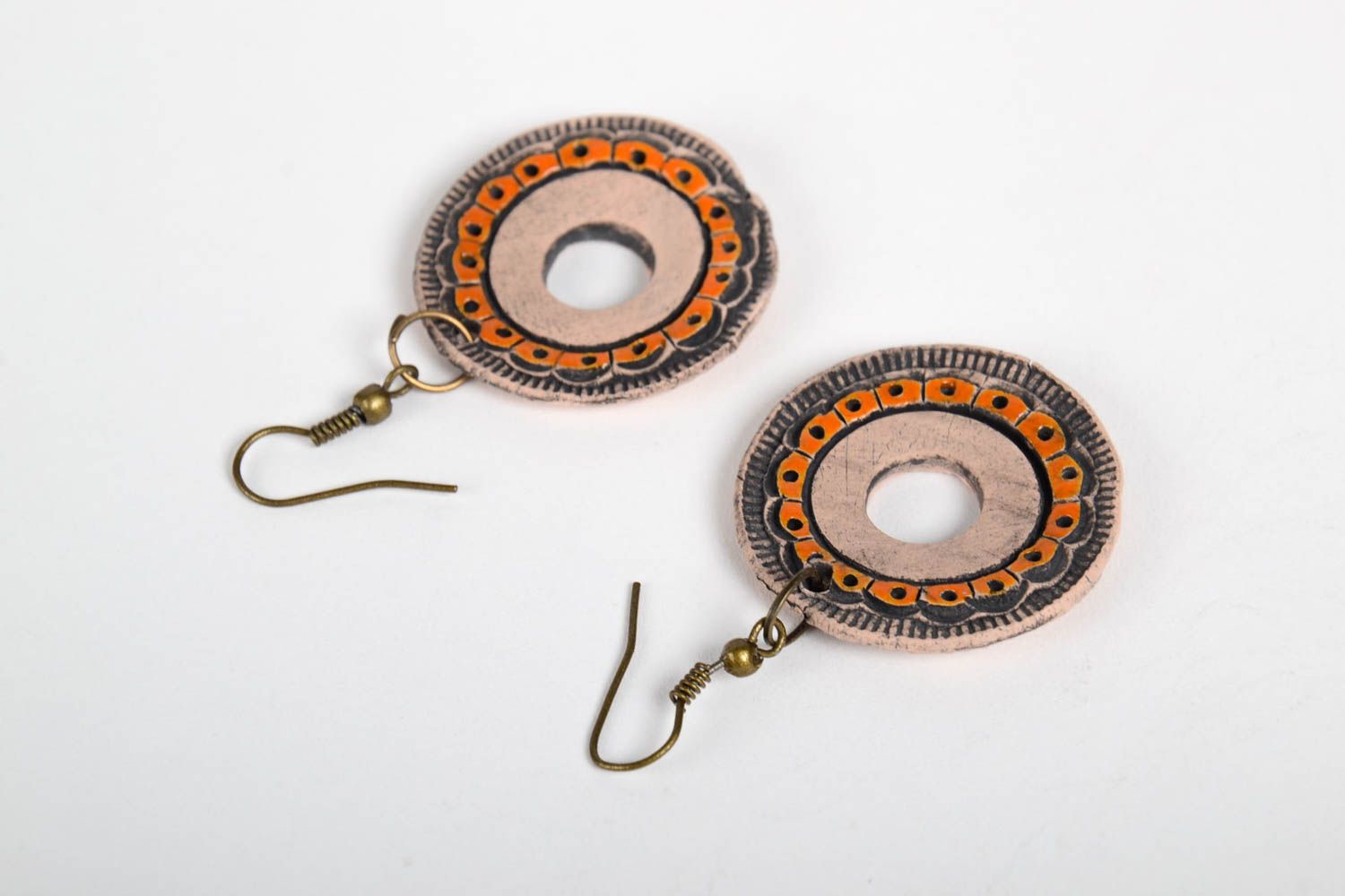 Украшение ручной работы керамические серьги круглые красивые серьги с узором фото 2