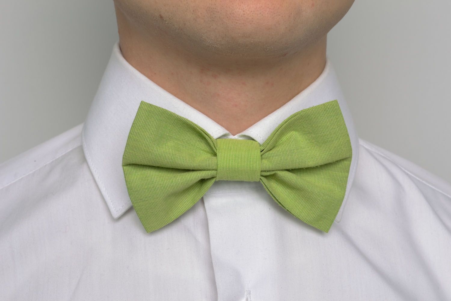 Light green bow tie photo 1