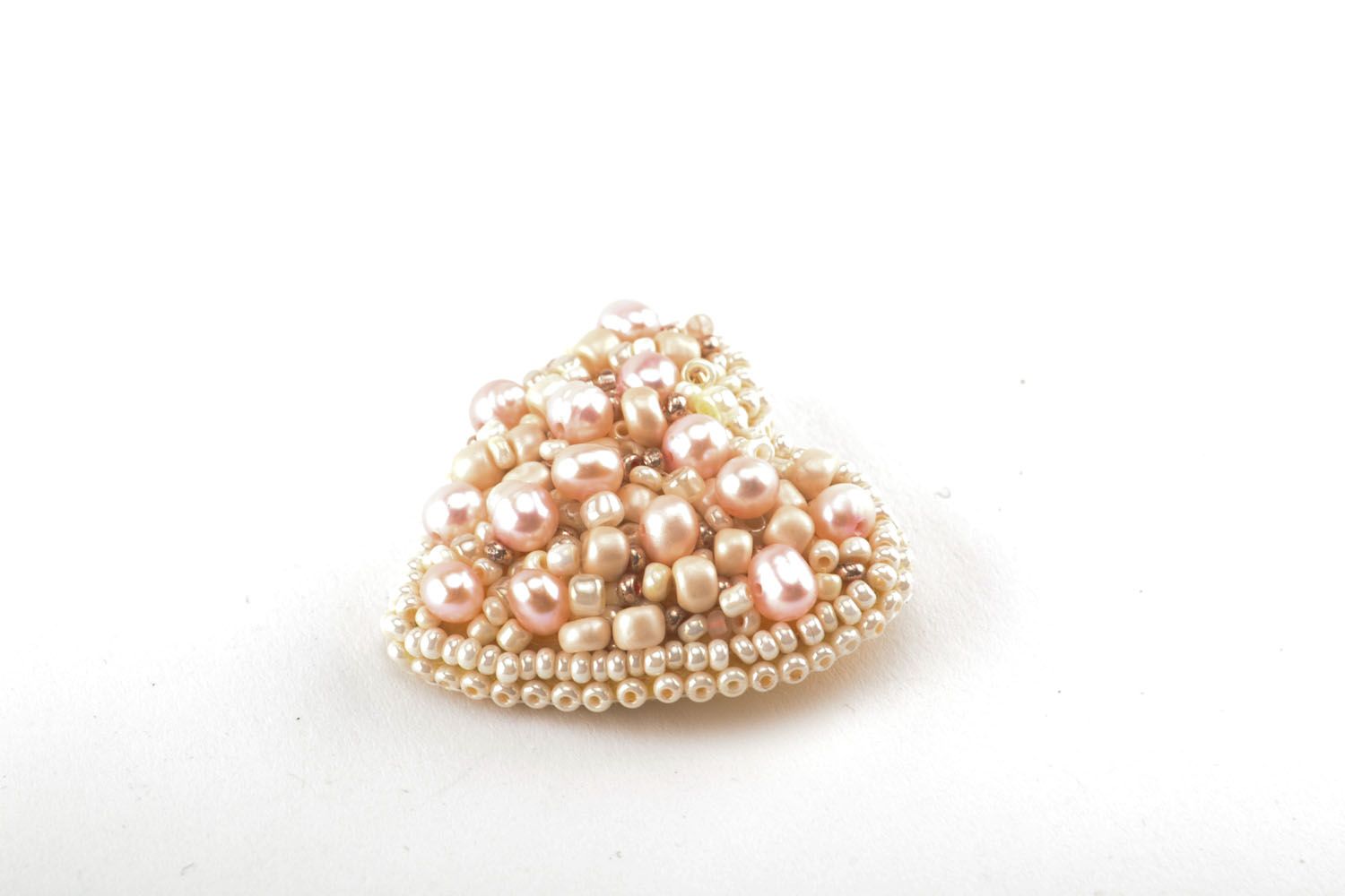 Broche faite main originale en perles d'eau douce roses accessoire cœur photo 2