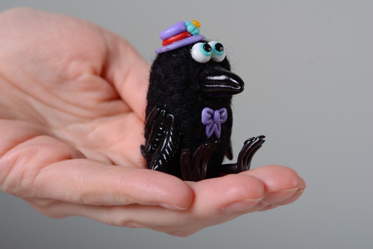 Jouet en laine feutrée fait main original design cadeau pour enfant corbeau photo 5