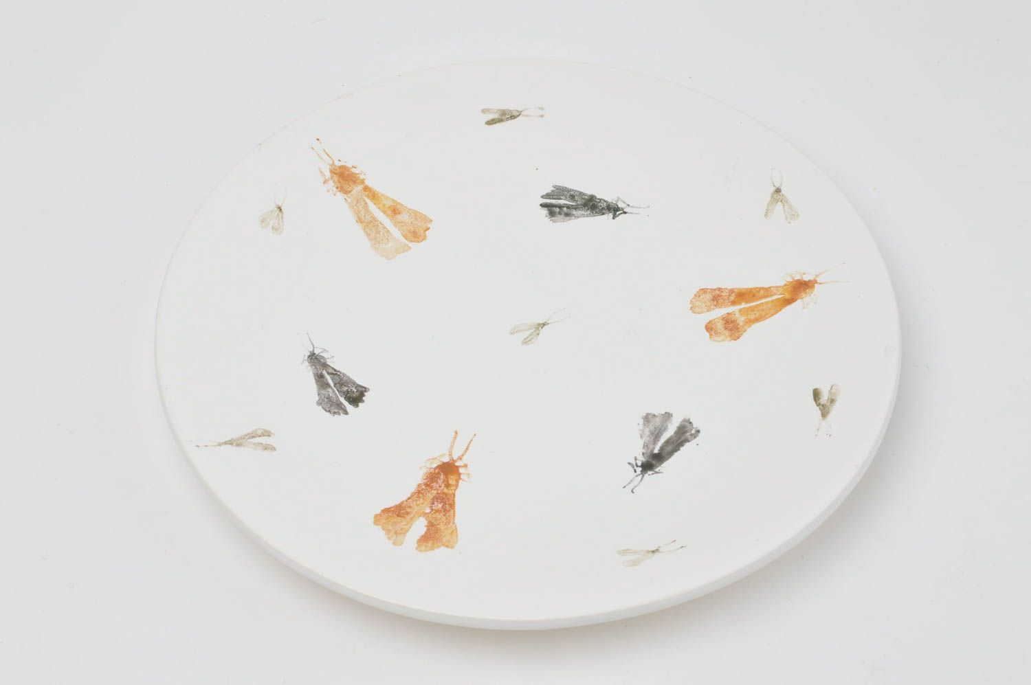 Белая тарелка ручной работы керамическая тарелка глиняная посуда с глазурью фото 2