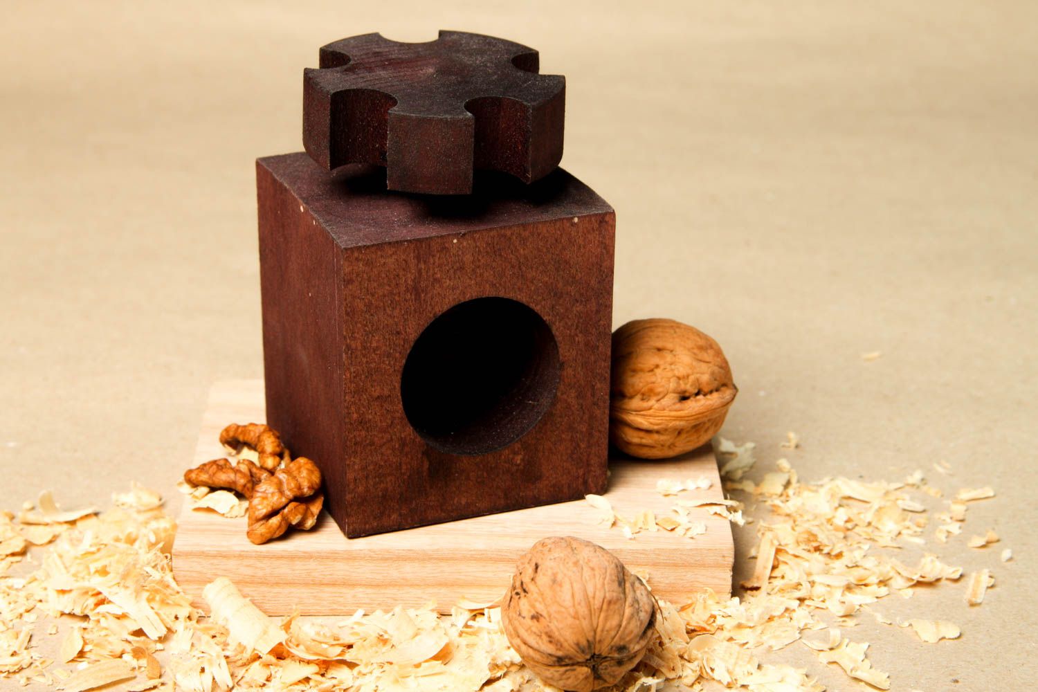 Деревянный сувенир ручной работы орехокол механический дробилка для орехов фото 1