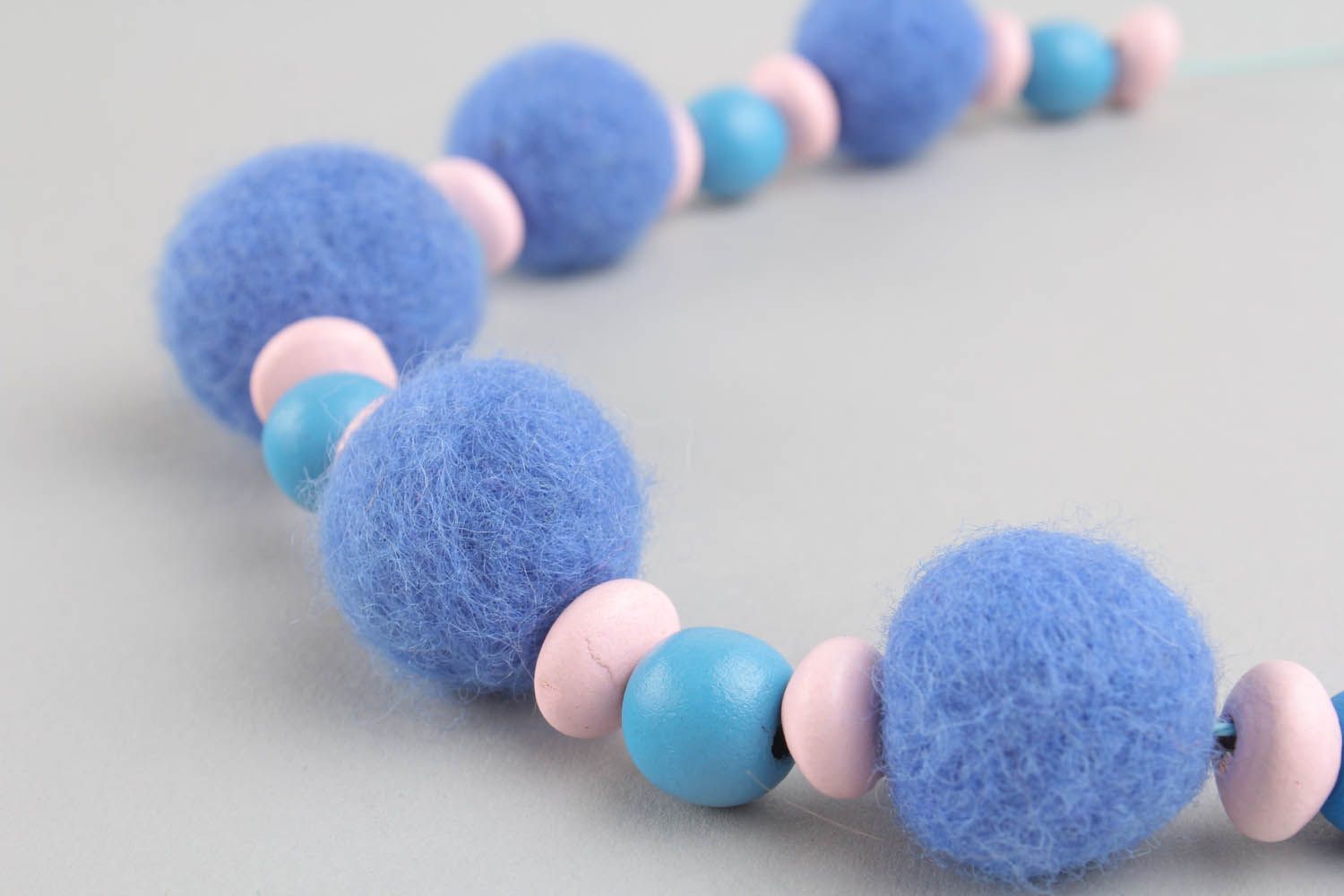 Wool beaded necklace photo 5