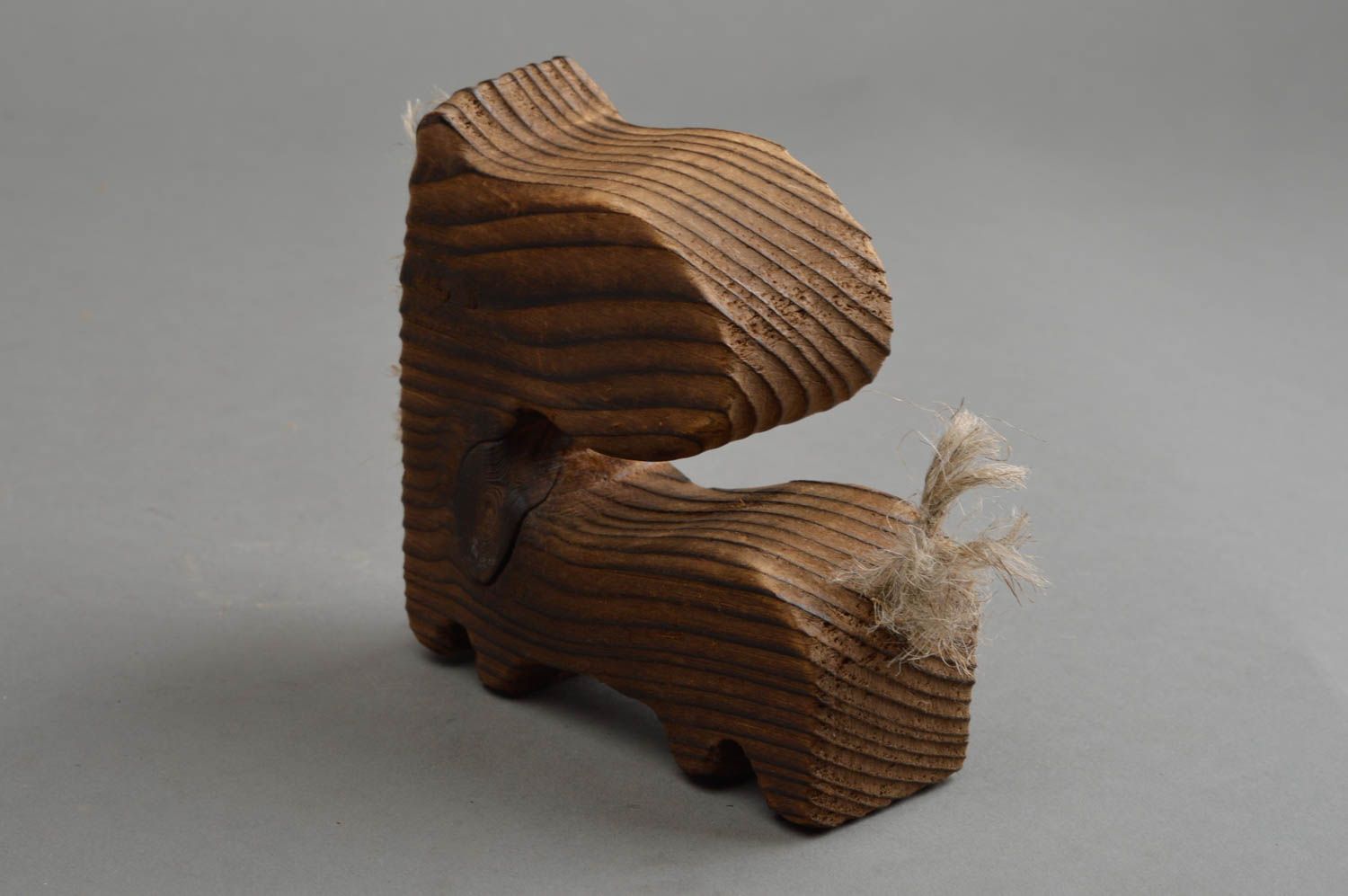Figurine de cheval en bois naturel de sapin faite main décor pour intérieur photo 3